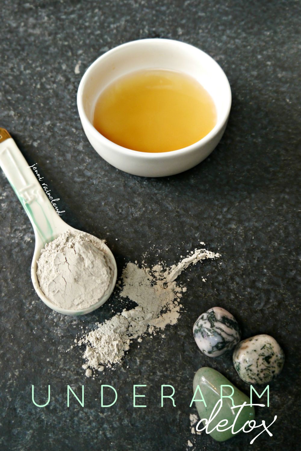 How to Do an Underarm Detox with Bentonite Clay for a Smooth and